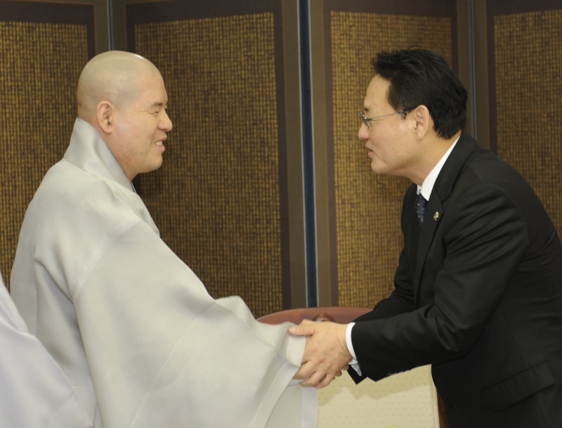 2010.06.24_문화체육관광부 장관 유인촌 예방 (2)